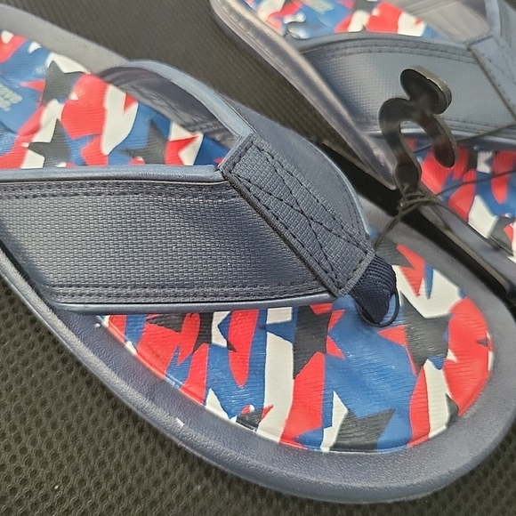NWT Men's 9 Medium Wave Zone Patriotic Red White & Blue Flip Flops Sandals - Picture 3 of 8